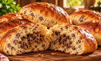 Домашние пирожки с мясом и луком